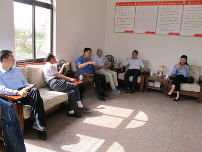 貴州省關嶺自治縣商貿考察組赴城陽批發市場考察洽談，共謀合作發展新篇章